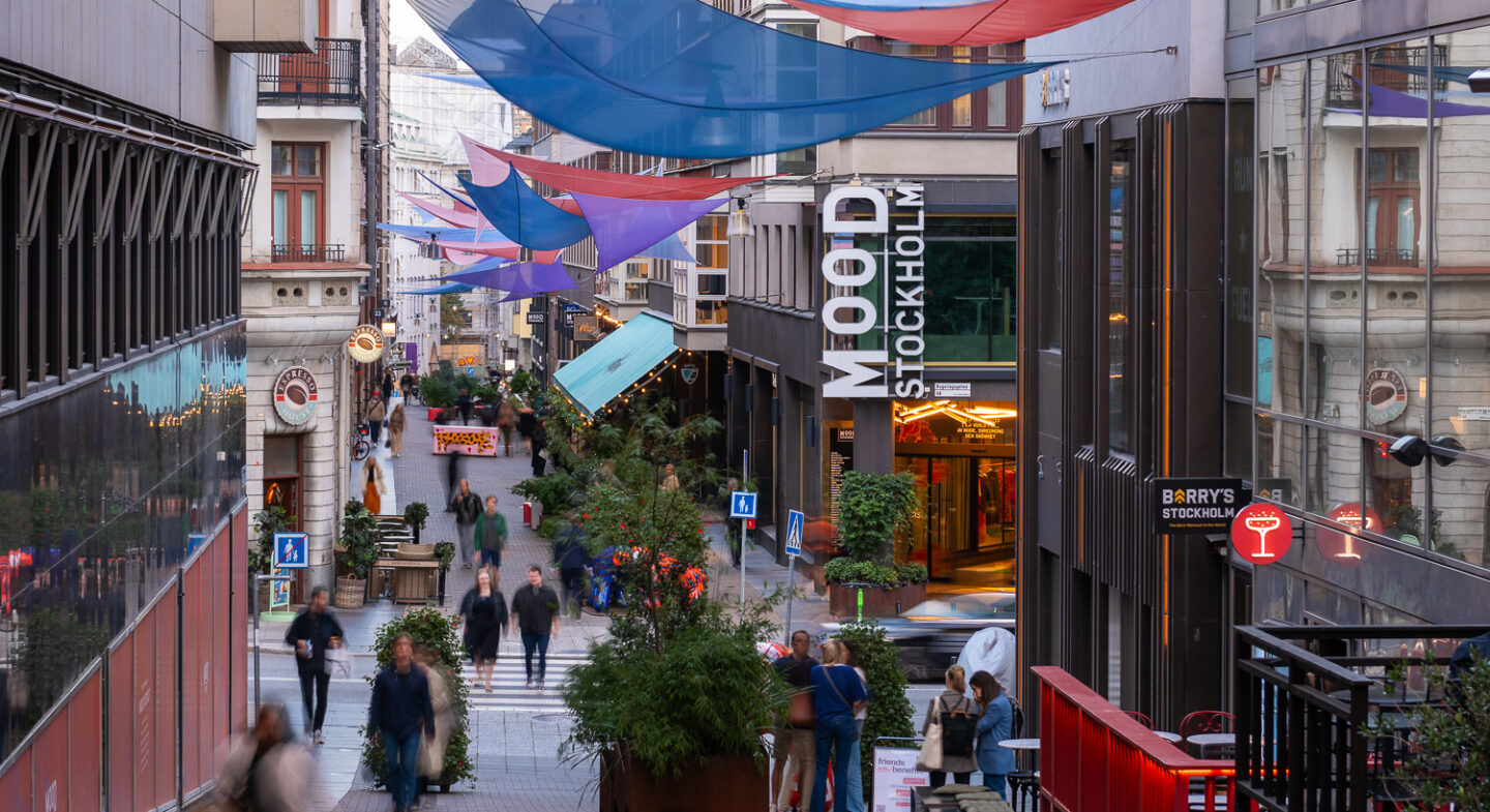 Jakobsbergsgatan sommargata i Mood