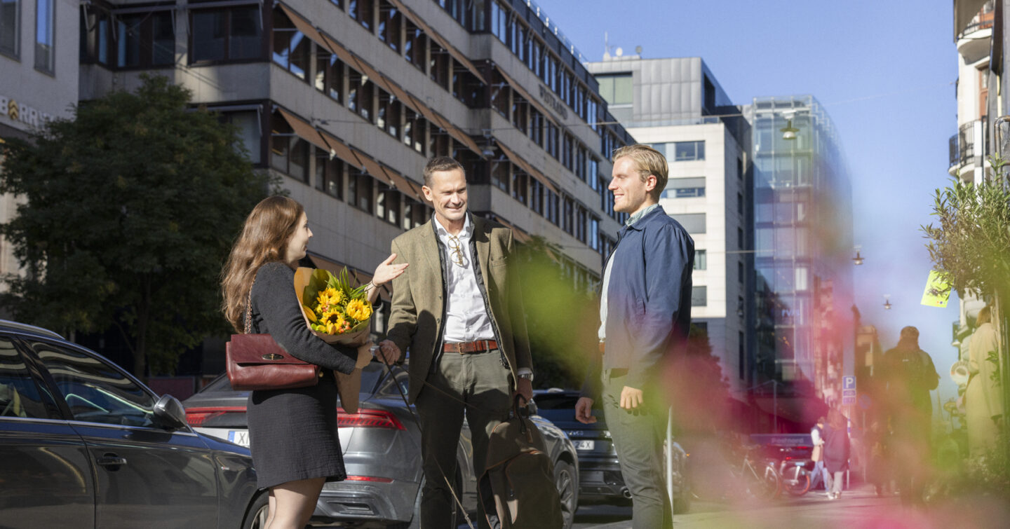 Kollegor gatumiljö city